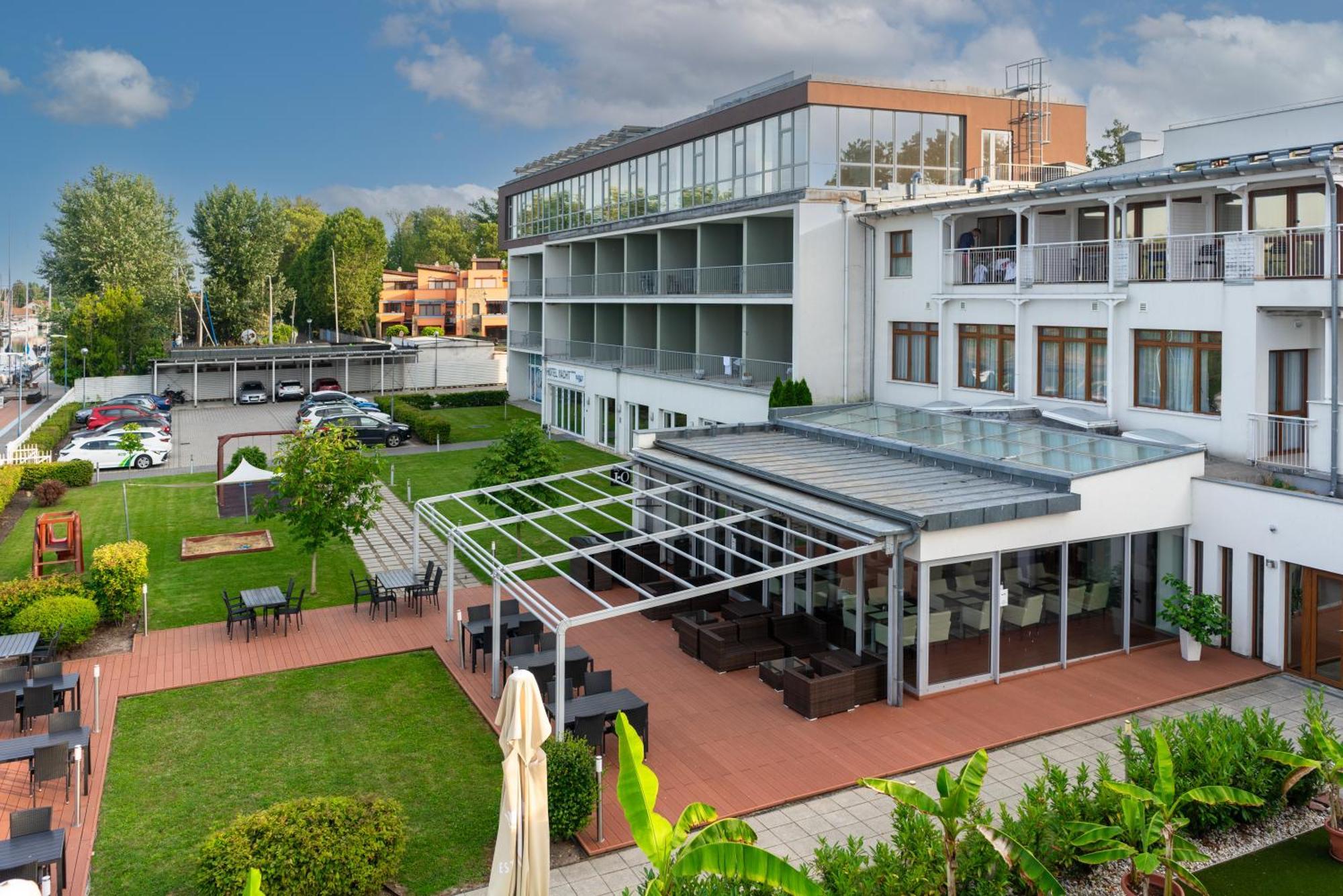 Hotel Yacht Wellness&Business Siófok Exterior foto