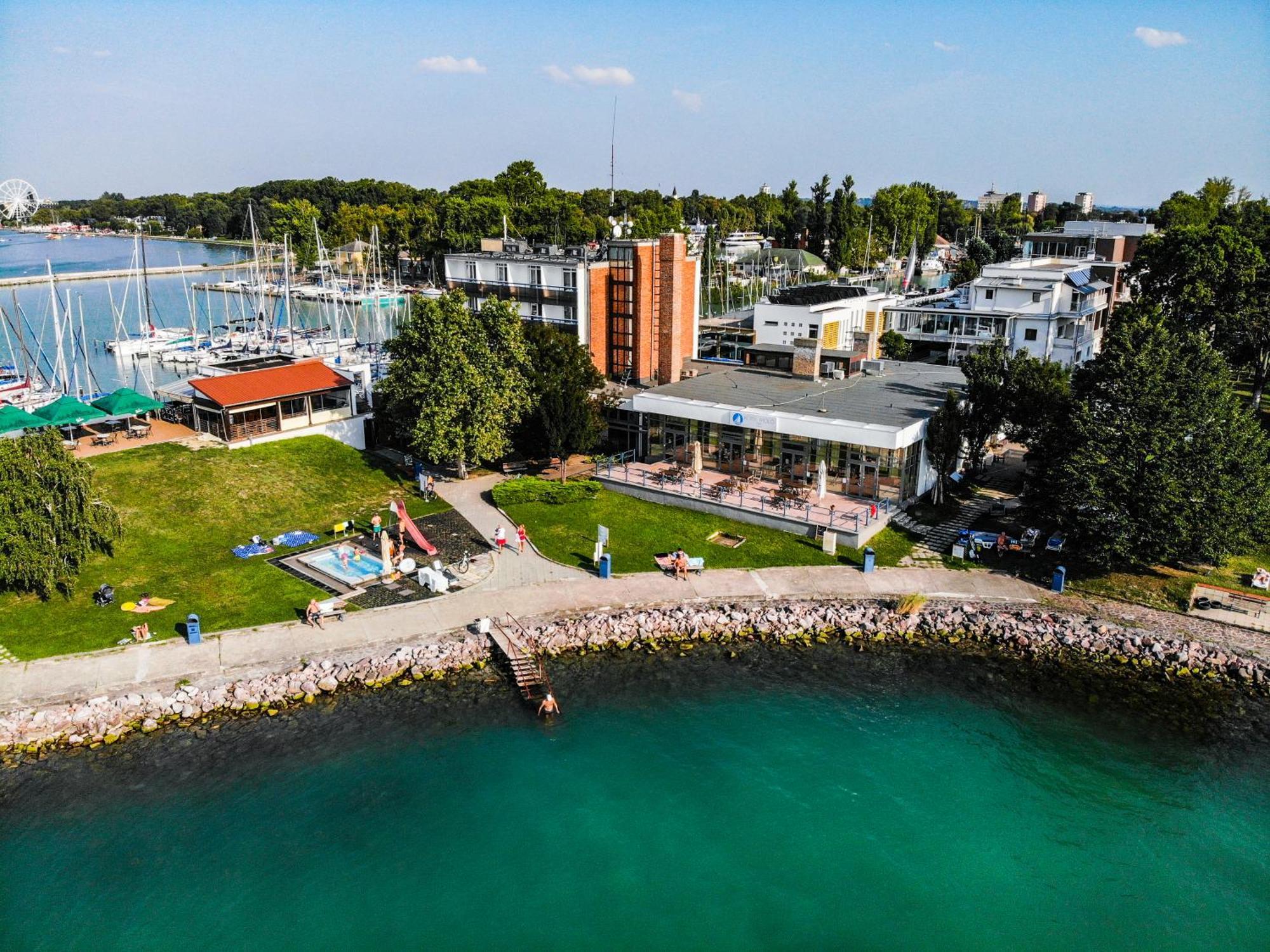 Hotel Yacht Wellness&Business Siófok Exterior foto